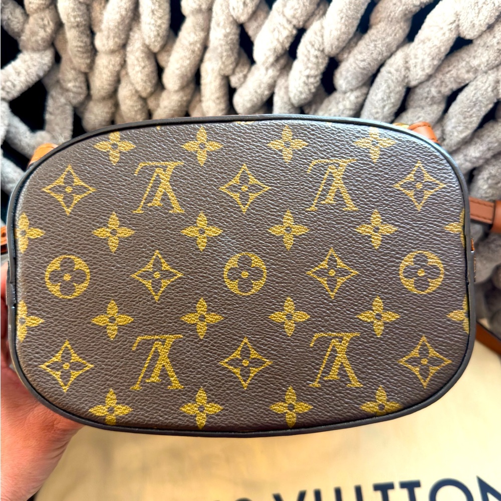 LV Dauphine Reverse Monogram Backpack - Picture 4 of 16